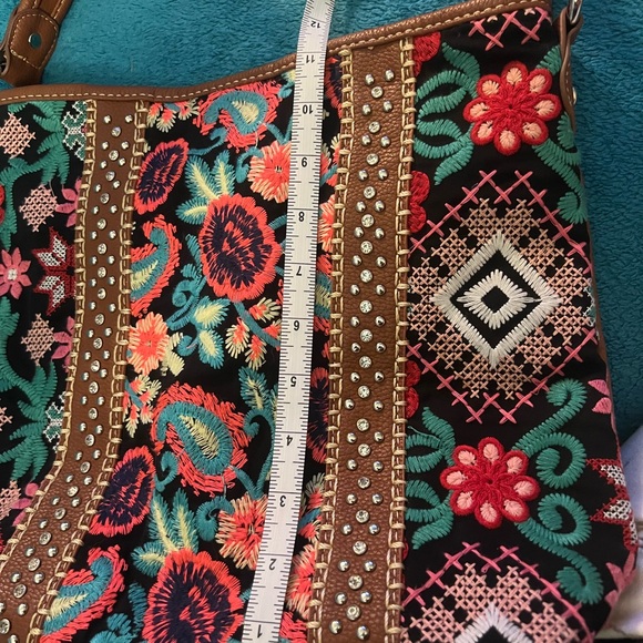 Montana West Embroidered Handbag - Picture 12 of 15
